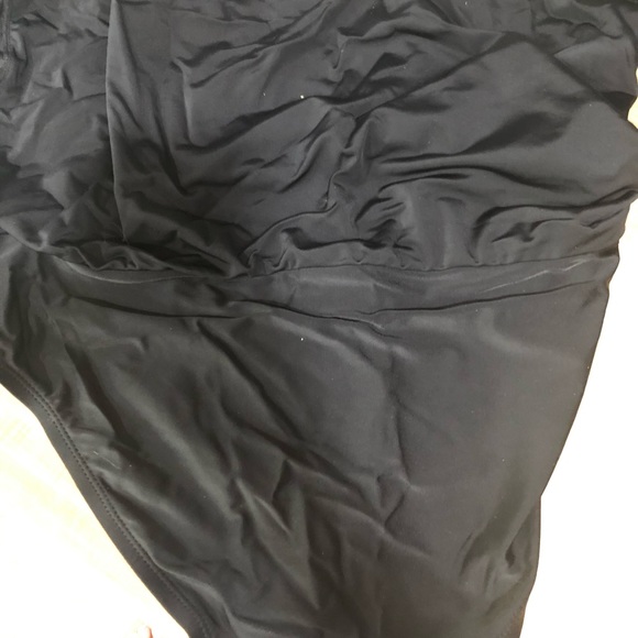 Swimsuit tankini with 2 pairs of bottoms. - Picture 10 of 11